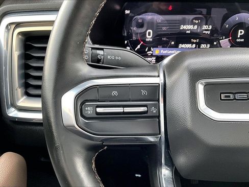 Used 2024 GMC Canyon Denali image 14