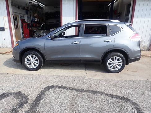 Used 2016 Nissan Rogue SV w/ SV Premium Package AWD/4WD image 16