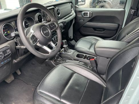 Used 2023 Jeep Wrangler Unlimited Sahara w/ Cold Weather Group AWD/4WD image 9