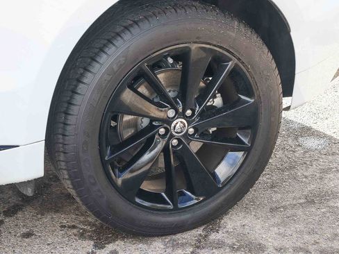 Used 2025 Jaguar F-PACE R-Dynamic S image 9