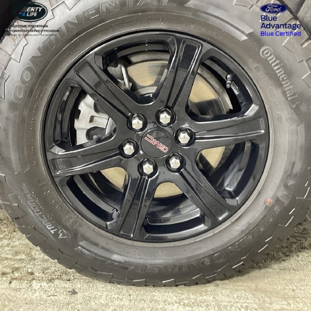 Used 2023 GMC Acadia AT4 w/ Preferred Package AWD/4WD image 11
