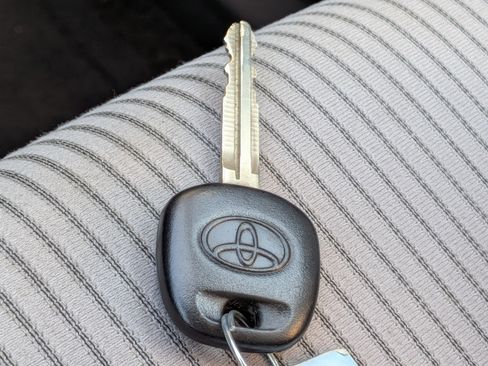 Used 2013 Toyota RAV4 LE FWD image 29