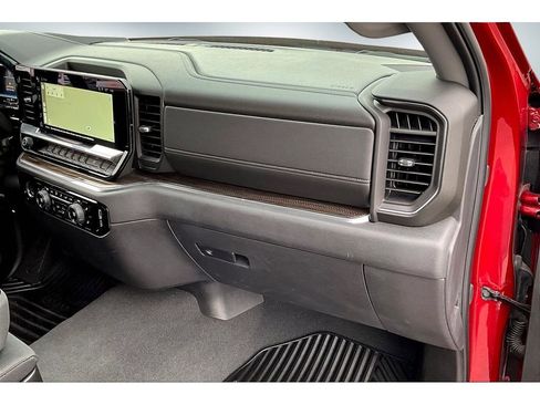 Used 2024 Chevrolet Silverado 1500 LT image 25