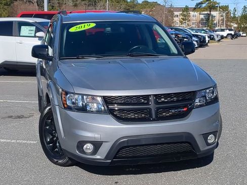 Used 2019 Dodge Journey SE w/ Connectivity Group image 1