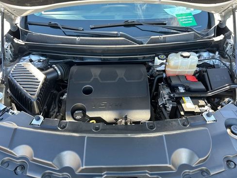 Used 2021 Chevrolet Traverse LT image 26