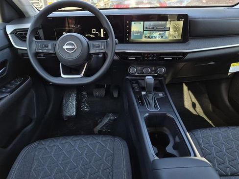 Used 2025 Nissan Kicks SV w/ Illumination Package image 10