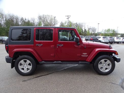 Used 2011 Jeep Wrangler Unlimited Sahara w/ Connectivity Group AWD/4WD image 40