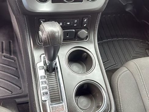 Used 2015 GMC Acadia SLE image 21