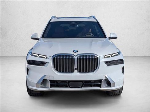 Used 2025 BMW X7 xDrive40i AWD/4WD image 2
