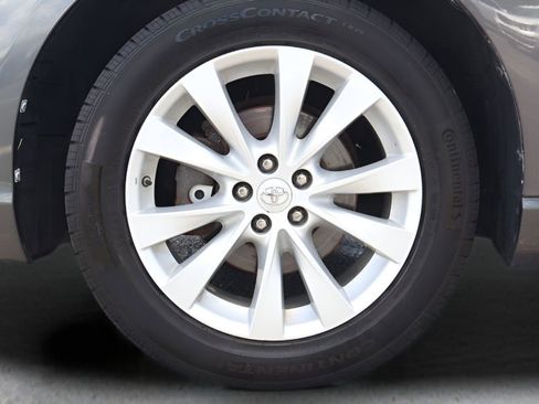 Used 2015 Toyota Venza LE AWD/4WD image 9