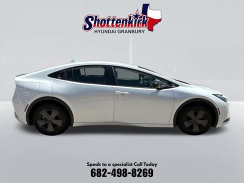 Used 2023 Toyota Prius Prime FWD image 5
