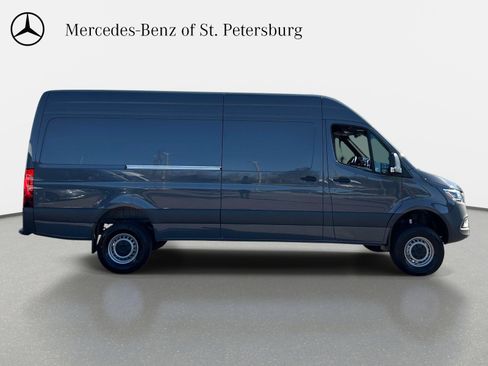 Used 2025 Mercedes-Benz Sprinter 2500 image 5