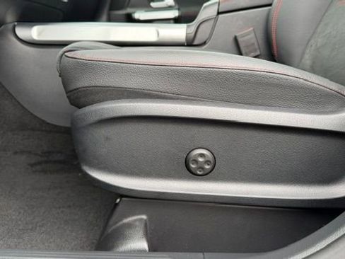 Used 2024 Mercedes-Benz GLB 35 AMG 4MATIC image 35
