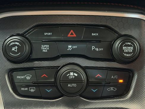 Used 2015 Dodge Challenger R/T Plus RWD image 28
