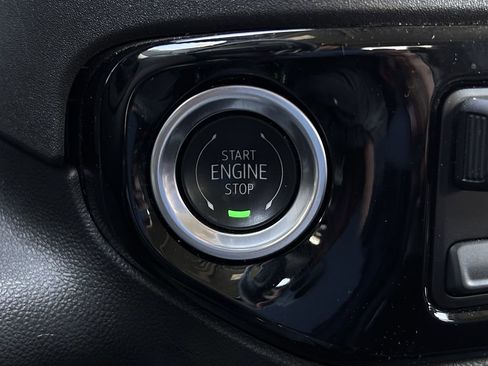 Used 2025 GMC Sierra 1500 SLT RWD image 21