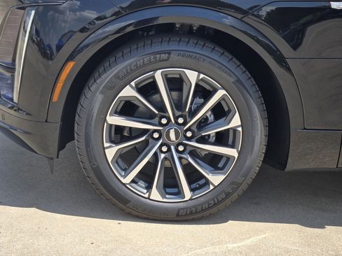 New 2025 Cadillac Lyriq Sport image 8