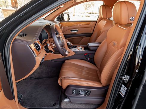 Used 2022 Bentley Bentayga image 17