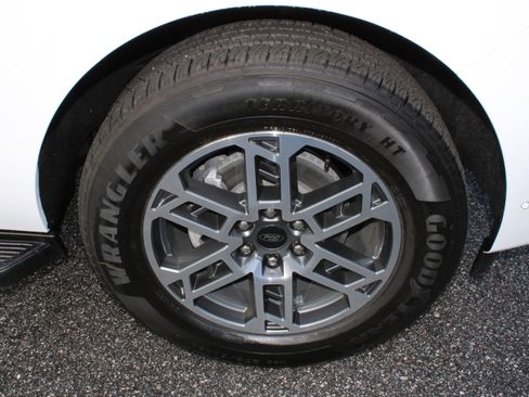 Used 2025 Ford Expedition Max Active image 9