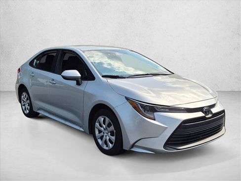 Used 2026 Toyota Corolla LE FWD image 3