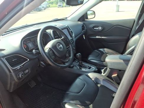 Used 2019 Jeep Cherokee Trailhawk w/ Cold Weather Group AWD/4WD image 12