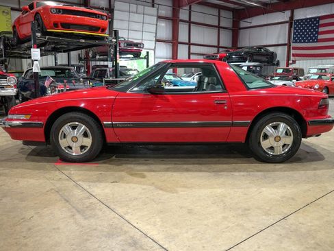 Used 1988 Buick Reatta Coupe FWD image 4