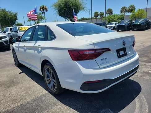 Used 2024 Volkswagen Jetta SE FWD image 6