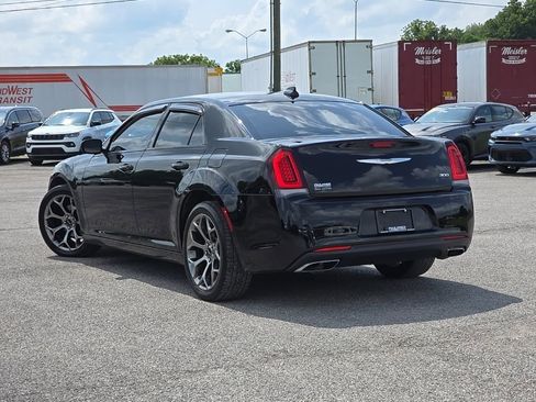 Used 2018 Chrysler 300 Touring w/ Sport Appearance Package image 5