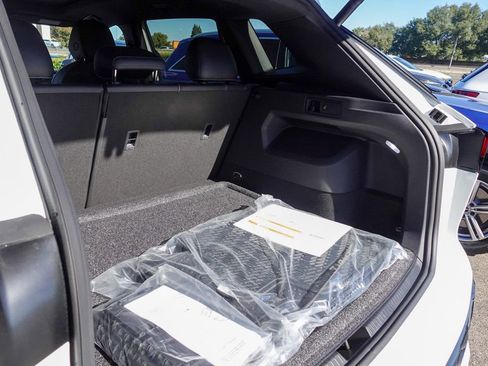 New 2026 Volkswagen Tiguan SE R-Line image 26