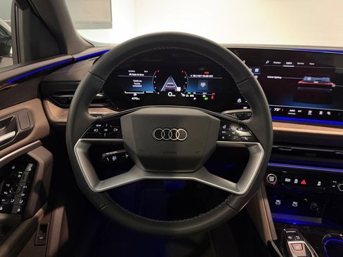 Used 2025 Audi Q5 Premium w/ Convenience Package image 12