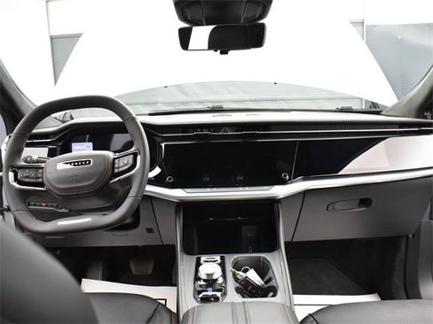 Used 2024 Jeep Wagoneer Launch Edition image 9