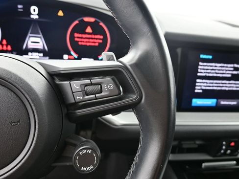 Used 2024 Porsche Cayenne AWD/4WD image 18
