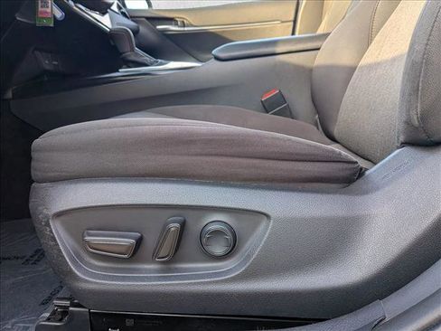 Used 2020 Toyota Camry LE image 11