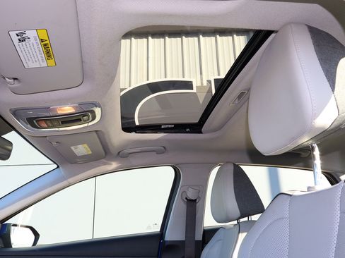 Used 2024 Hyundai Elantra Limited image 7