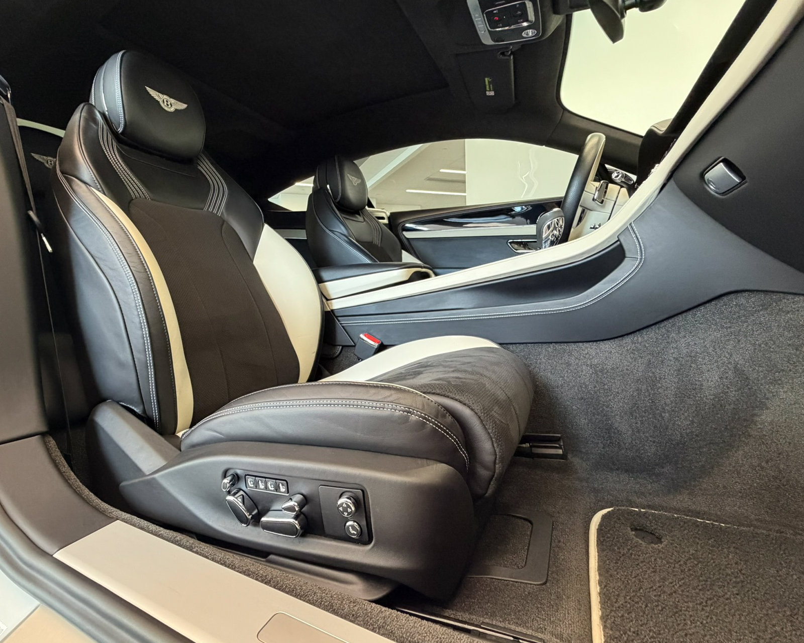 Used 2023 Bentley Continental GT S AWD/4WD image 31