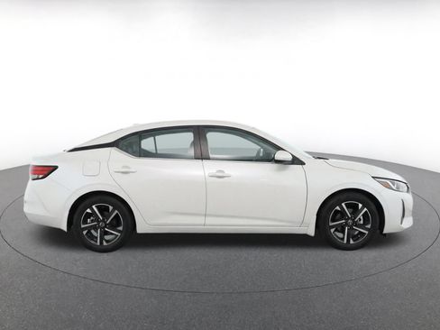 Used 2025 Nissan Sentra SV FWD image 10