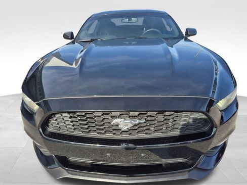 Used 2017 Ford Mustang Coupe image 8