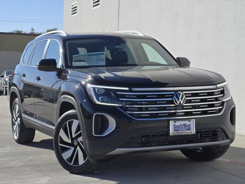 Used 2025 Volkswagen Atlas SEL AWD/4WD image 2