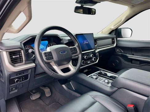 Used 2024 Ford Expedition XLT image 9