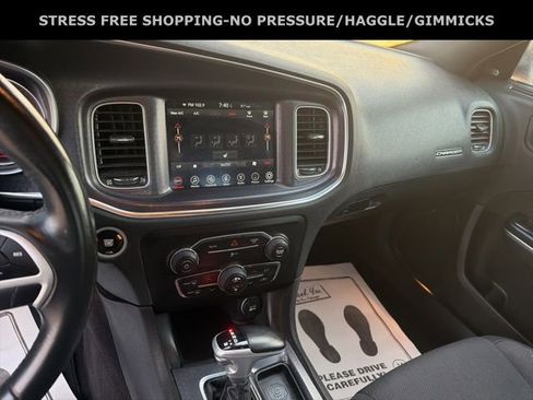 Used 2017 Dodge Charger SXT image 19