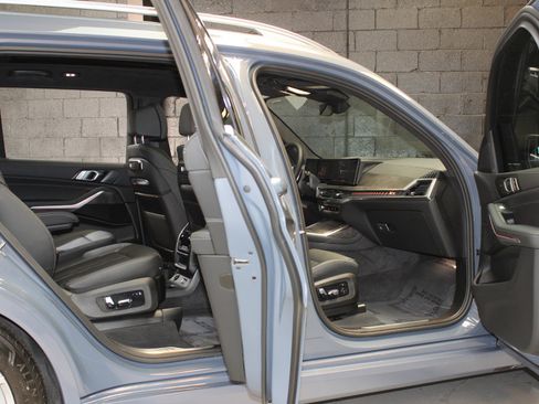 Used 2024 BMW X7 xDrive40i w/ Climate Comfort Package image 27