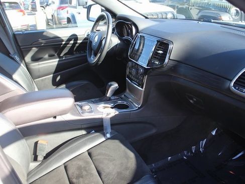 Used 2022 Jeep Grand Cherokee Laredo X image 35