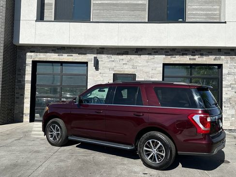 Used 2021 Ford Expedition XLT AWD/4WD image 5