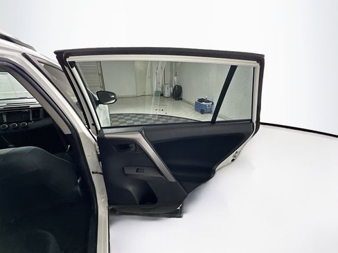 Used 2016 Toyota RAV4 LE image 28