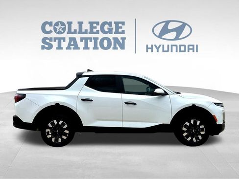 Used 2025 Hyundai Santa Cruz SE FWD image 11