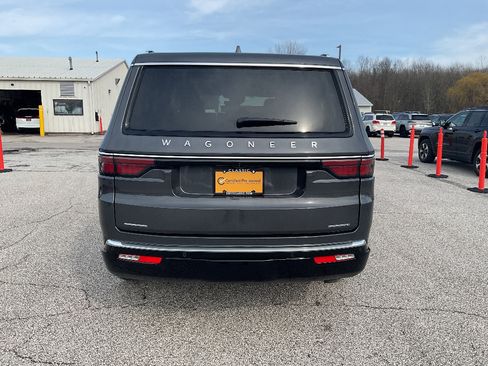 Used 2023 Jeep Wagoneer Series III w/ Preferred Equipment Group image 6