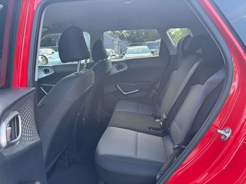 Used 2025 Kia Soul LX w/ LX Technology Package FWD image 19