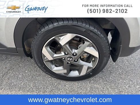 Used 2024 Hyundai Venue SEL FWD image 10