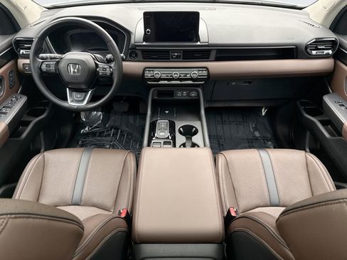 Used 2025 Honda Pilot Elite image 14