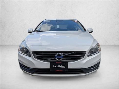 Used 2016 Volvo V60 T5 Premier FWD image 2