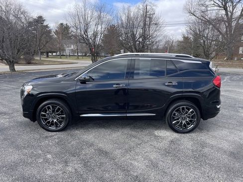 Used 2024 GMC Terrain Denali w/ Black Diamond Edition image 8